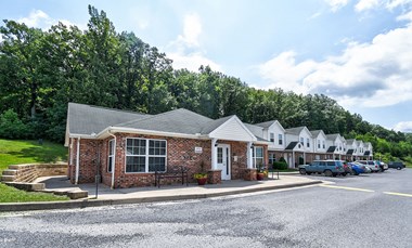 9 Catawba Dr. 1-4 Beds Apartment for Rent Photo Gallery 1